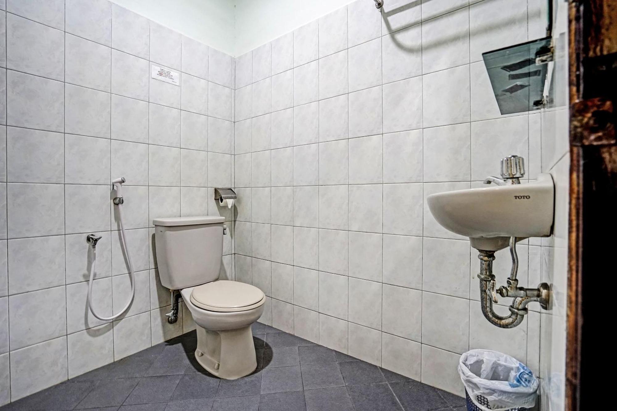 Super Oyo 91805 Hotel Wisma Bari Palembang Zewnętrze zdjęcie