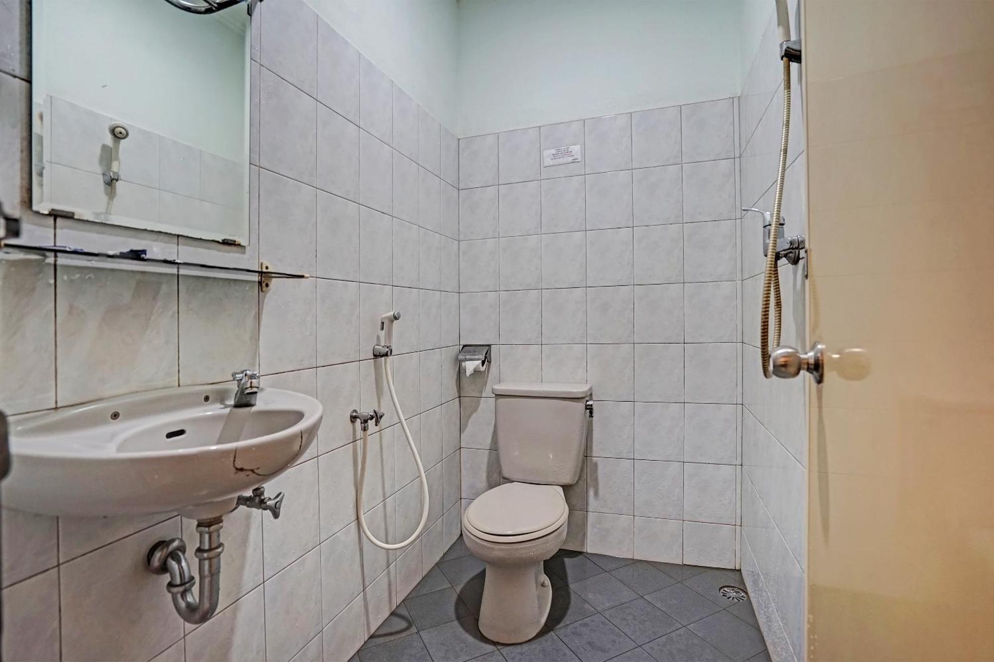 Super Oyo 91805 Hotel Wisma Bari Palembang Zewnętrze zdjęcie