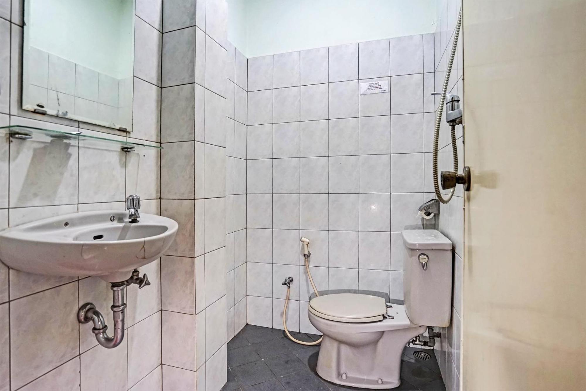 Super Oyo 91805 Hotel Wisma Bari Palembang Zewnętrze zdjęcie