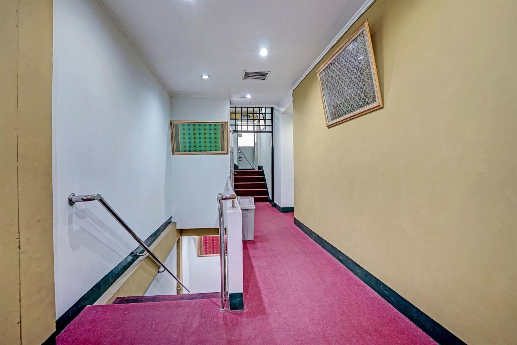 Super Oyo 91805 Hotel Wisma Bari Palembang Zewnętrze zdjęcie