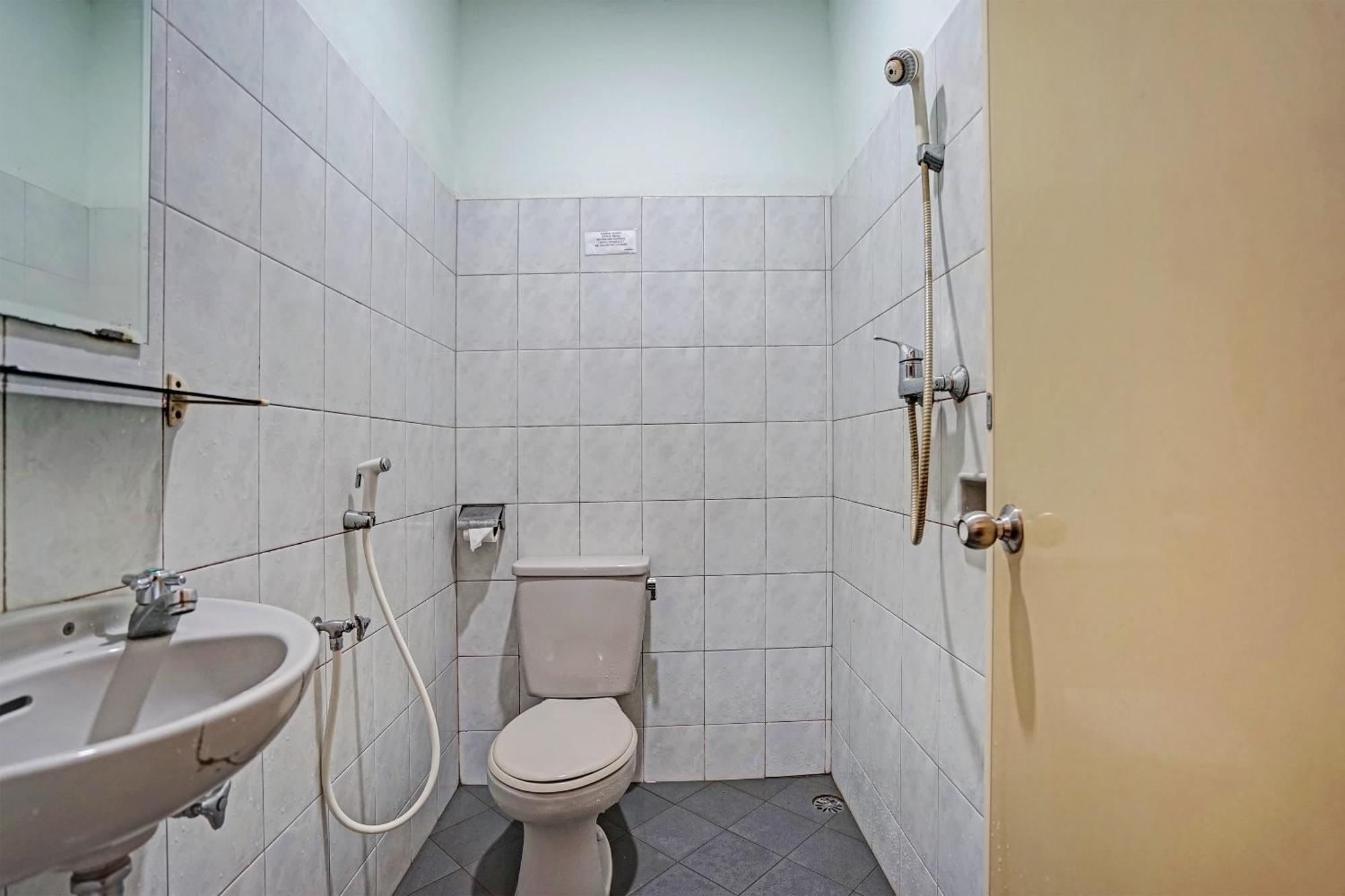 Super Oyo 91805 Hotel Wisma Bari Palembang Zewnętrze zdjęcie